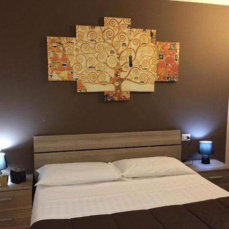 Ded 2 Only Sleep Bagno Privato Apartman Parma Kültér fotó